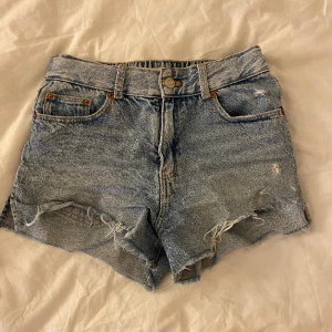 Jeansshorts - Snygga jeansshorts från zara barnavdelningen🤩Passar mig som har XXS/XS men skulle nog även passa S!