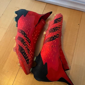 Adidas fotbollsskor  - Säljer nu mina adidas perditor fotbollsskor nypris 2700. Använda sparsamt under 1 års period