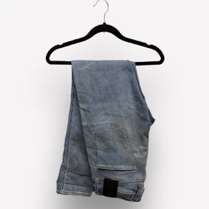 Replay Anbass Jeans(HYPERFLEX ) - Riktigt snygga jeans från Replay modellen är Anbass och varan har hyperflex.9/10 skick nästan nytt.nypris ligger runt 1899kr vårar pris 599kr.