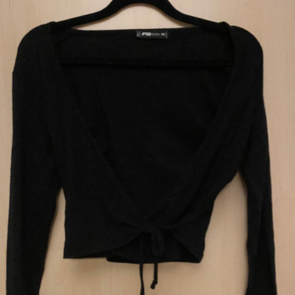 svart kofta/tröja med knytning