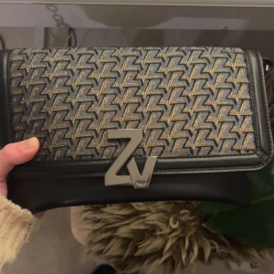 Zadig väska - Säljer min Zadig väska i mycket bra skick till ett bra pris! Inga defekter, supersnygg, lätt att matcha och trendig. Pris kan diskuteras beroende på intresset!