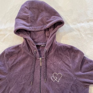 Lila hoodie - Mjuk och mysig tröja💕