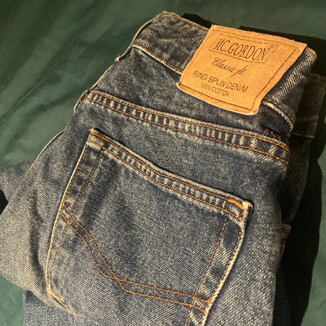 Blå bra kvalite Jeans, och Breda långa vita Jeans!