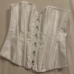 Korsett  - Så fin korset men som tyvärr är för liten vid bysten, perfekt till maskerad eller ba att ha till en utgång