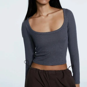 grå tröja - jättefint skick, använd 1 gång