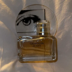 Calvin Klein parfym - Calvin Klein parfym, aldrig använd. Säljer då doften inte passar mig riktigt🫶🏼