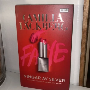 Vingar av silver  - Camilla Läckberg pocket bok  Aldrig läst, som ny 