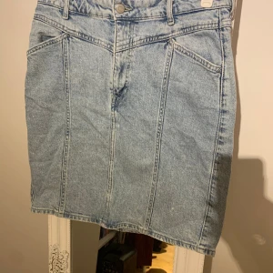 Jeanskjol - Använd några gånger,väldigt fin men använder inte så mycket längre