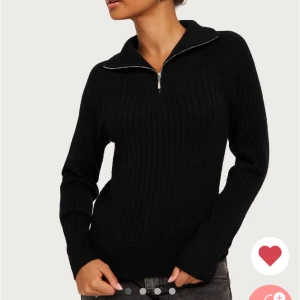 Ribbad tröja - Säljer min helt nya tröja från Nelly då den inte passade min stil och den är endast testad💕 stretchigt material och väldigt mjuk. 