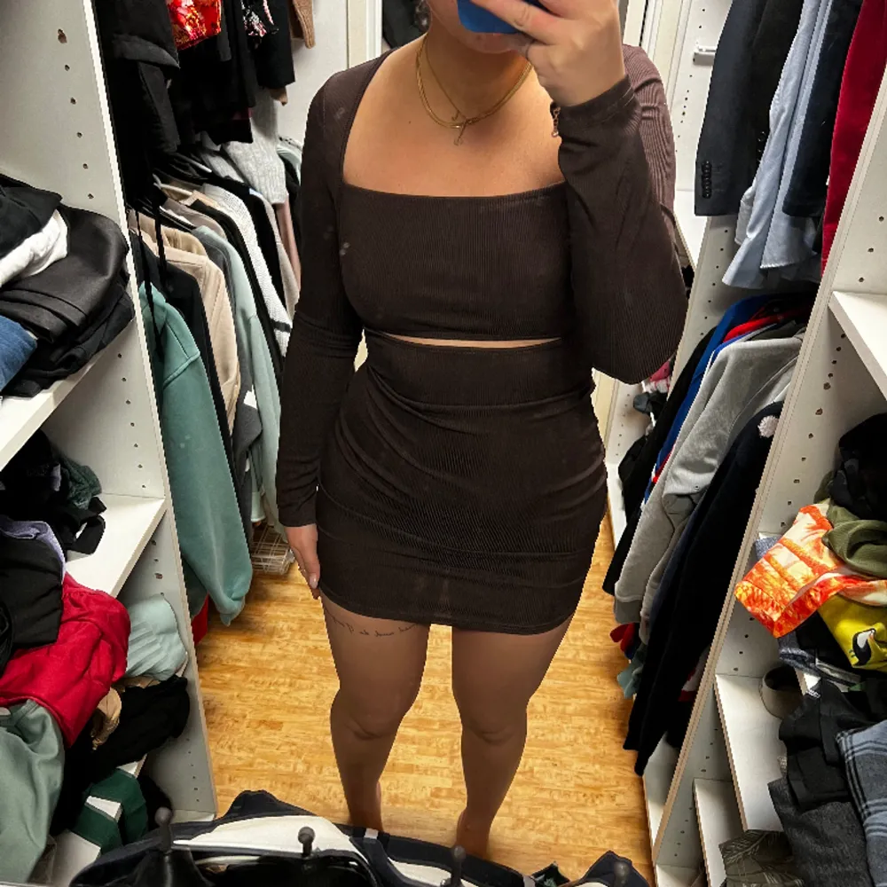 En AS snygg brun klänning, passar till allt. Aldrig använd. 😊. Klänningar.