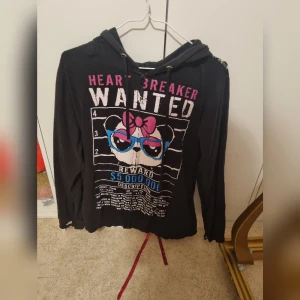 Emo panda zip tröja - Använd en del av mig men i fint skick. Snörningarna är slitna men går att byta ut om man vill. Storlek XL. Kan mötas upp i vänersborg