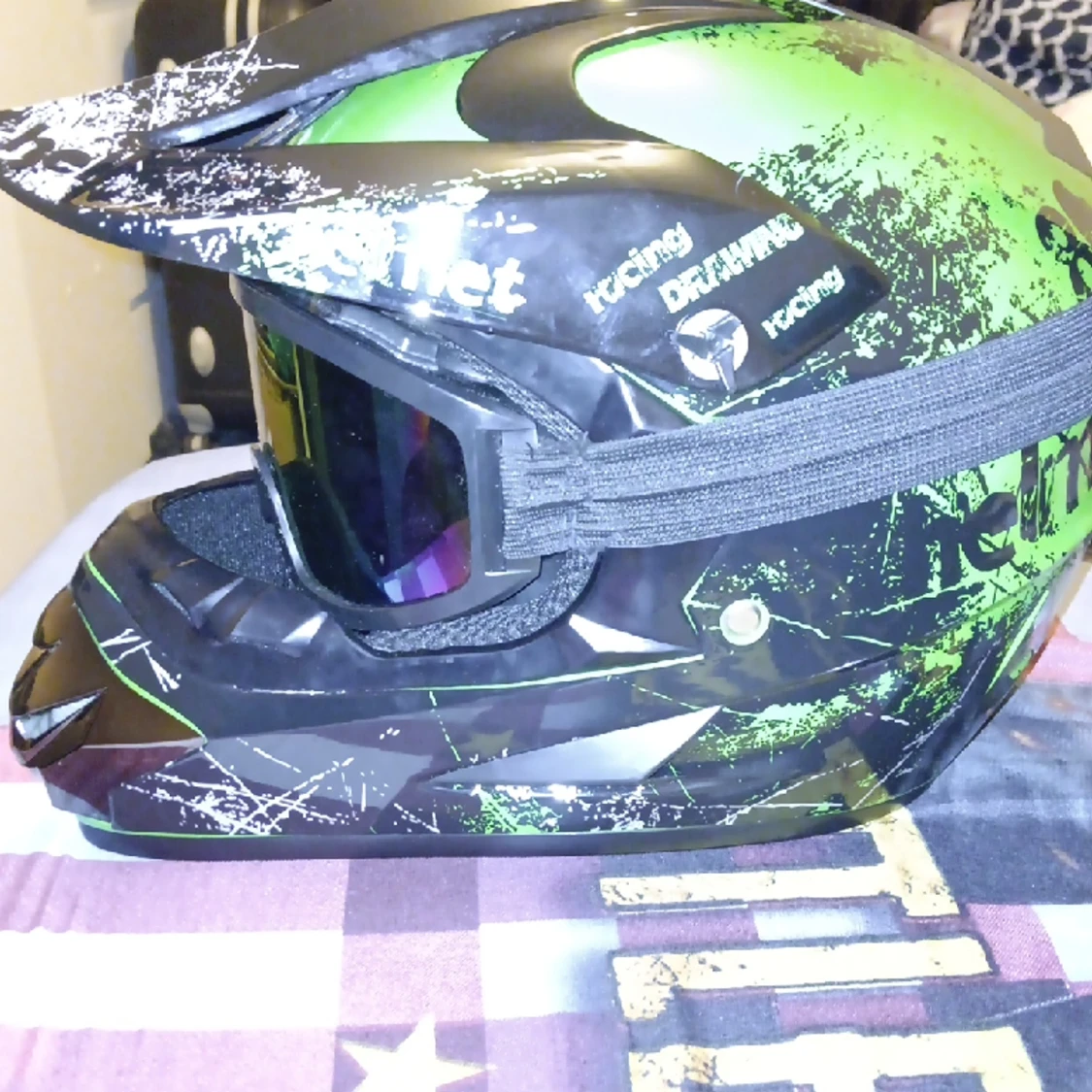 Motorcykel hjälm helt ny köpt originalt för 1100 kr.