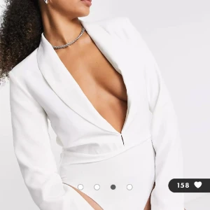 Vit body kavaj (Tall) - Helt oanvänd fin body 