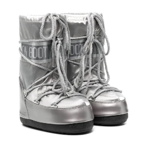 Moon Boots silvriga - PRIS KAN FÖRHANDLAS Intressekoll på mina nya silvriga Moon Boots! Använda högst två gånger, älskar de verkligen men kommer nog tyvärr inte komma till användning som jag önskat🥲ser precis ut som på bilden!
