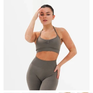 Lazulilabel sport-bh - Säljer en helt ny sport-bh från Lazulilabel. Aldrig använd, bara testad.   Storlek: XS Nypris ca: 480kr