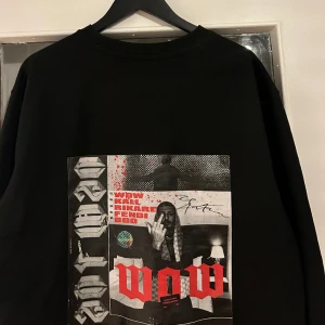 Ant wan tröja  - Med albumet WOW som bild på ryggen. Är storlek XL men brorsej på helt hur man vill ha den sittandes endast använd några gånger 