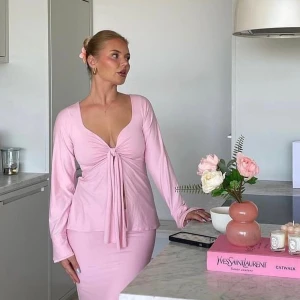 Liatz Ztasia Top - Ztasia Top från Liatz i rosa, aldrig använd, tvättat en gång. Går ej att få tag på förutom genom pre-order från Liatz.  Köpt för 749kr (+49kr frakt) - Säljer för 600kr 