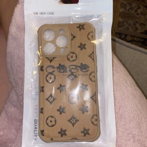 iphone 14 pro  - Iphone 14 pro skal, jag fick fel skal till min telefon i julklapp, kommer sälja den för 100kr 💖 