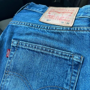 Levis jeans - 501 - Säljer nu mina nästan nya Levis 501 till ett kanonpris då dom inte kommit tillanvändning så mycket. 