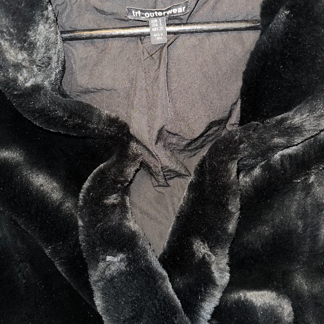 Pälsjacka med stor luva - 91