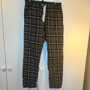 Sjukt sköna och snygga pyjamasbyxor! Köpta på ellos!  Skick 8/10