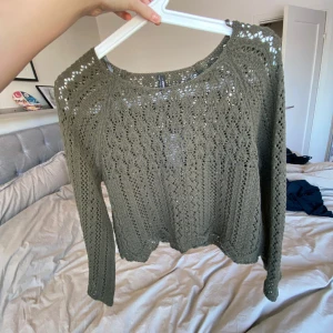 Stickad top från ONLY - Super bra skick, ej använd, prislapp kvar!