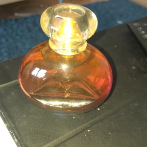 Parfym  - En Salvador Dali 30 ml knappt använd 
