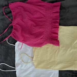 7 olika toppar - Olika toppar.  1 för 40kr 3 för 80kr 7 för 150kr 