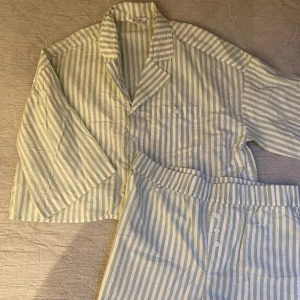 Pyamas  - Randig pyjamas från monki, bara provad
