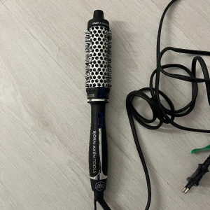 Värme borste  - Säljer min värme borste från Björn Axén i nyskick🤩säljer pågrund av att jag inte använder den🤩