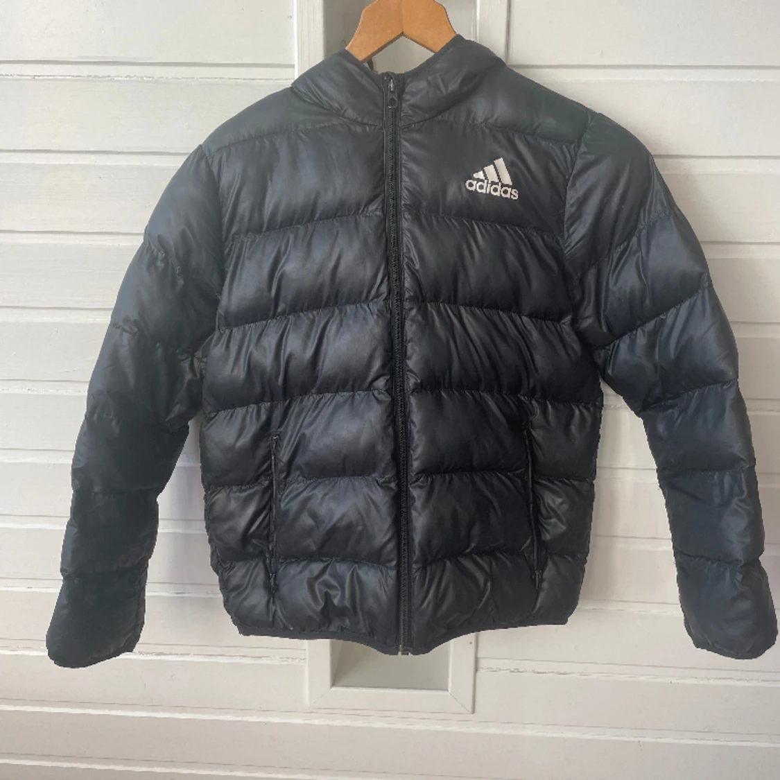 Adidas Vinterjacka i riktigt bra skick. Storlek 152.