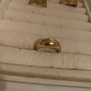 GULDIG RING - Snygg guldig ring🫶 Fri frakt om du köper innan den 7 januari!🤩🙌