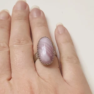 Ring  - Vacker ring med rosa sten