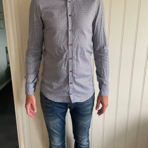 Skjorta Stenströms slim stl M - Skjorta Stenströms slim stl M Stl: M - 40, 15 3/4 Skick: 8/10