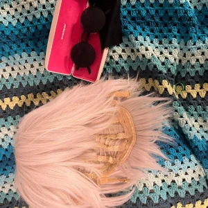 Gojo peruk+ glasögon - Peruken är lite bränd men annars bra skick!💌