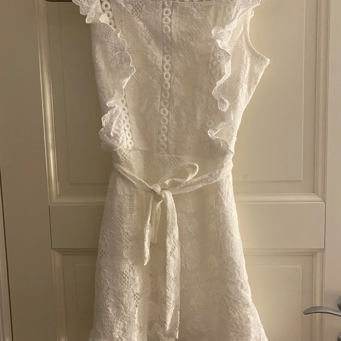 Vit spetsklänning Dennis Maglic XS