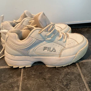 Fila vita sneakers strl 36 - Vita Fila skor strl 36