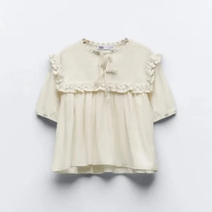 Topp från zara  - Superfin topp / blus från Zara som är sparsamt använd 🤍🤍