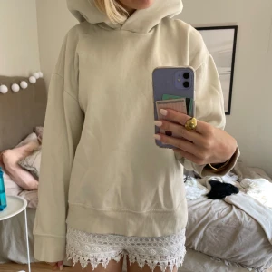 Hoodie - Bra skick, endast använd några gånger, köpt i våras.