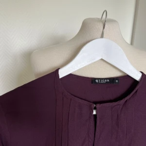 Tiger of Sweden ny lila blus  - Ny oanvänd inget att anmärka på.  Normal i storlek🌸