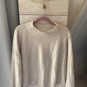 Stickad WERA - Wera stickad  Strl L