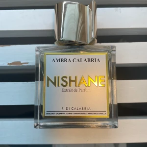 Nishane ambra calabria - Säljer min nishane ambra Calabria. Den är 50 ml och är oanvänd. Nypris runt 2300kr. 
