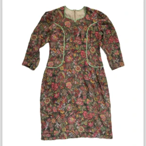 Mönstrad finklänning 80-tal - Tunn klänning i blomstermönster.