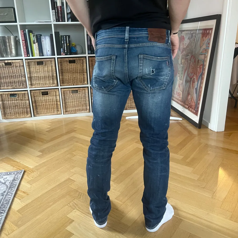 Hej, säljer nu mina Taylor tweed jeans i storlek 31, jeansen är i otroligt bra skick😀 hör av dig om eventuella frågor. Jeans & Byxor.