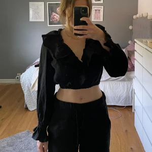 Topp  - Linne topp från & other stories. Jättebra skick! ✨🥰