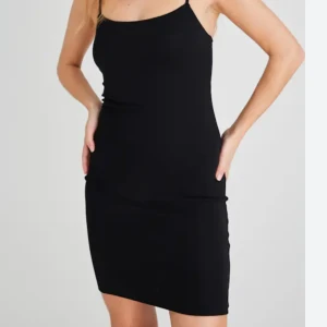 Bikbok klänning - Basic klänning från bikbok. Använd men fortfarande i fint skick. Kan användas till vardags och fest.