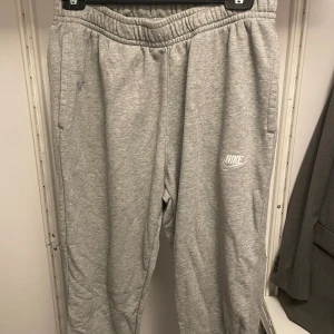 Nike sweatpants - Sweatpants Nike. Gråa. Storlek M. Bra skick. 