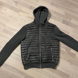 John ricci CARDIGAN  - Cardigan from John ricci, Very little used, being sold beacuse it doesn’t fit my style. New price for it is 2300 Price can be talked about.