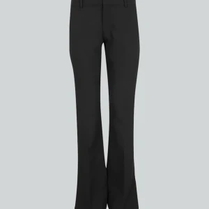 Lågmidjade kostymbyxor  - Lågmidjade kostymbyxor från Bikbok i modellen Vera med slits⭐️ Knappt använda, ser ut som nya. Köpte för 500 kr, säljer för 250kr + frakt. 