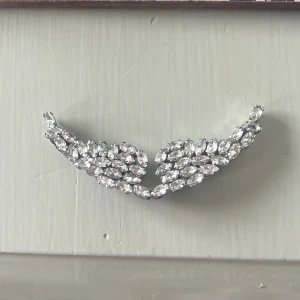 Oanvänd Zadig Voltaire märke  - Säljer ett jättefint märke som man kan sätta på Zadig Voltaire väskor med utbytbart märke!